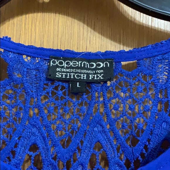 Gorgeous size L blue top with lace details - Picture 2 of 3